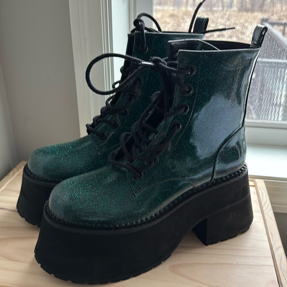 ✨MIDWEST PRINCESS✨Delia’s | Green Platform Boots Size 8
